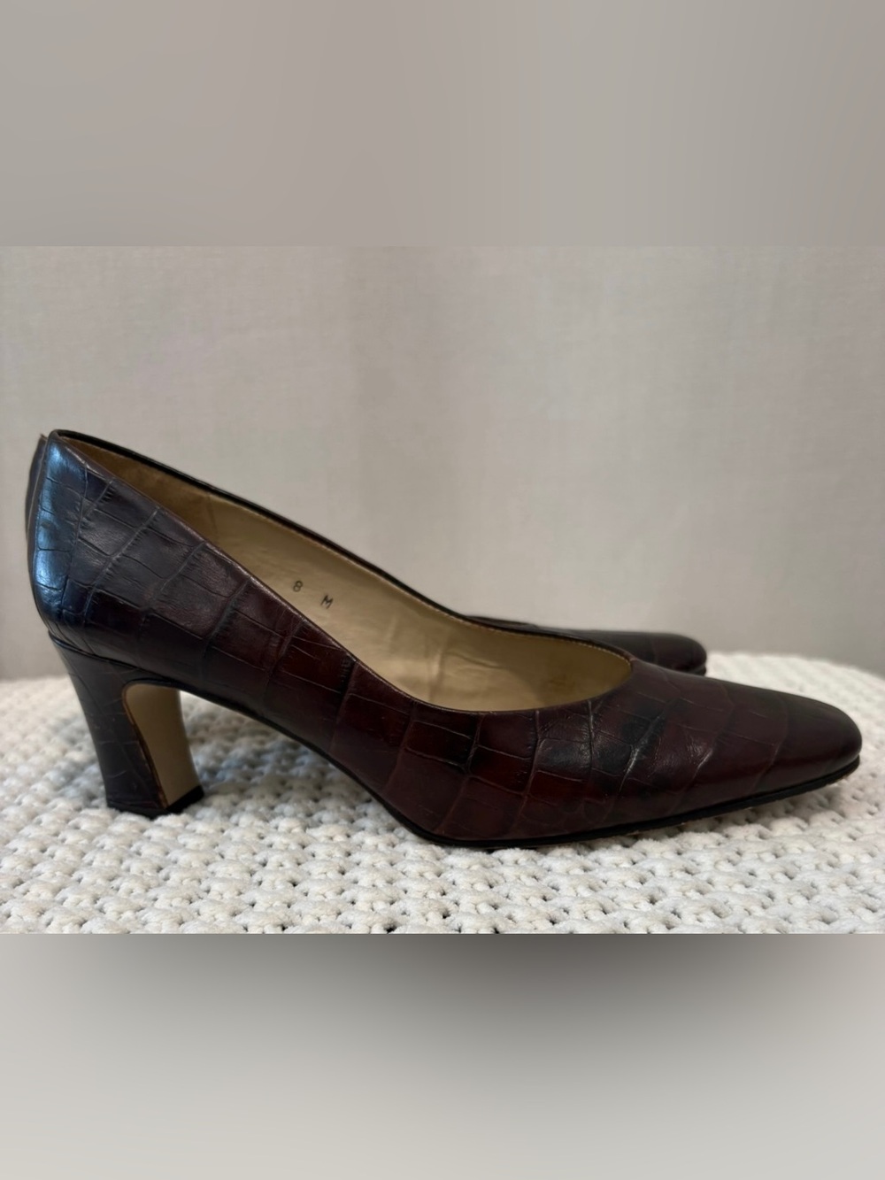 Etienne Aigner Women’s Burgundy Faux Alligator Leather Pumps w/3” Heel; Size 8 - Picture 2 of 8